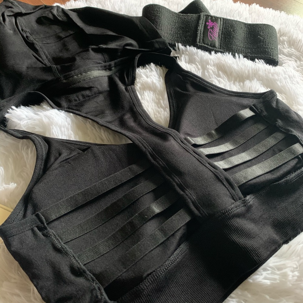 โค๏ธ S/M YELETE Hooded Sports bra - Picture 4 of 6